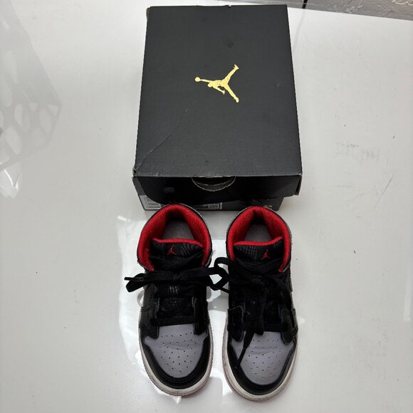 Jordan 1 Mid sneakers 9c Jumpman in box Black‎ Red - Picture 1 of 9